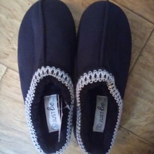 Just Be Women's Black and Gray Slippers